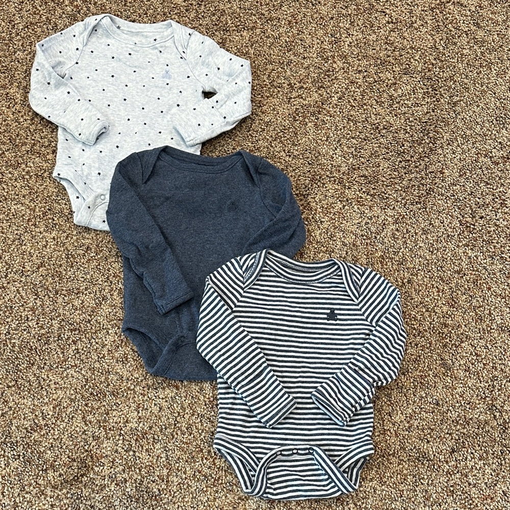 GAP Baby Bodysuits in Gray and Navy